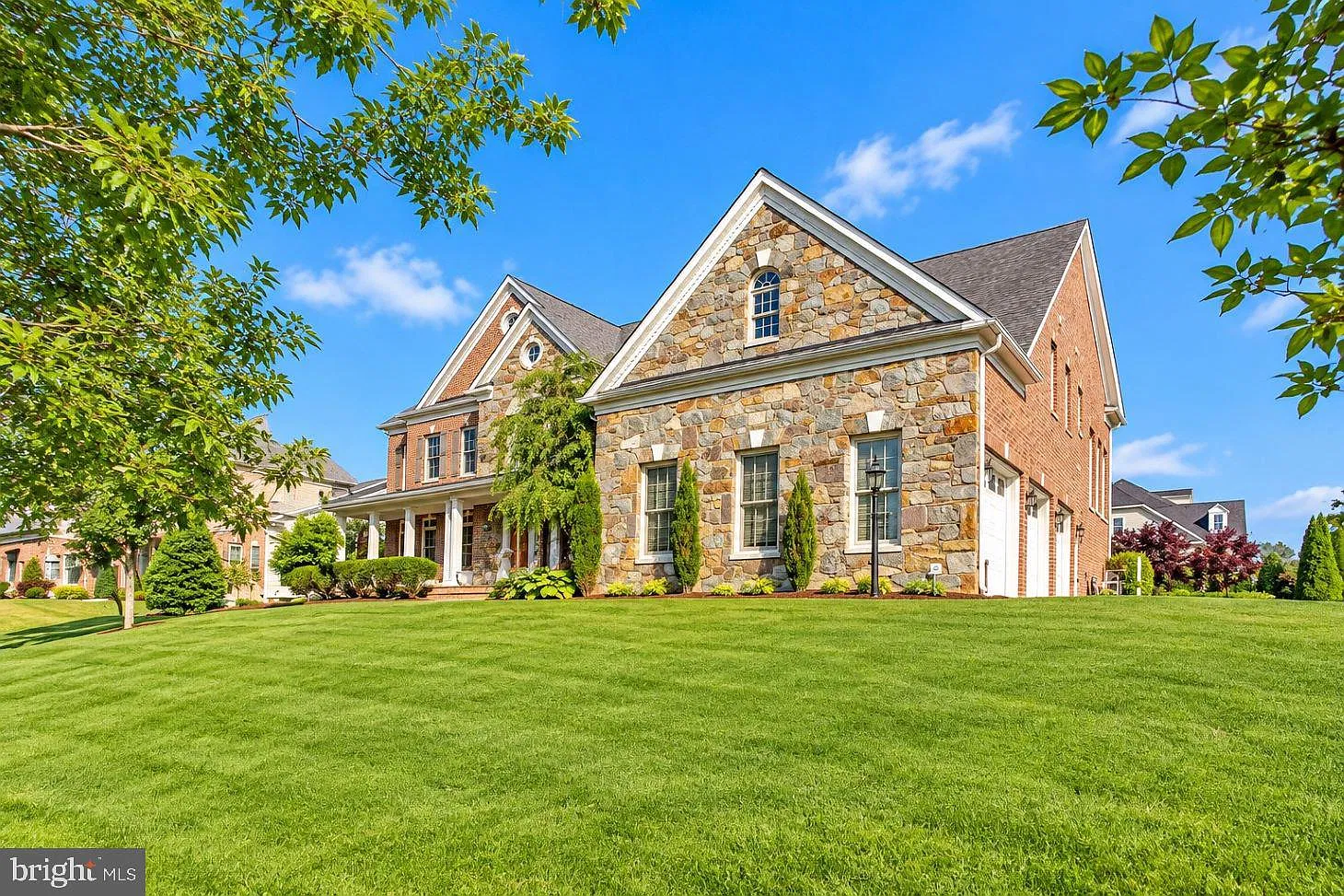 5 bed, 4.5 bath, 7261 sqft, $9,000 — Photo 2
