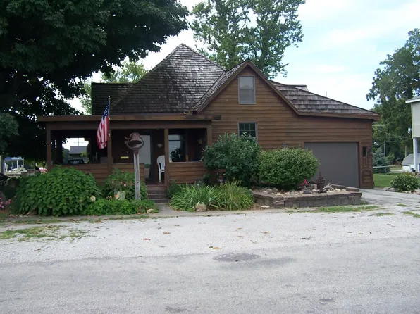 102 N Grove St, Lexington, IL 61753
