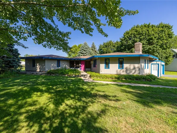 1586 Five Mile Line Rd, Penfield, NY 14526