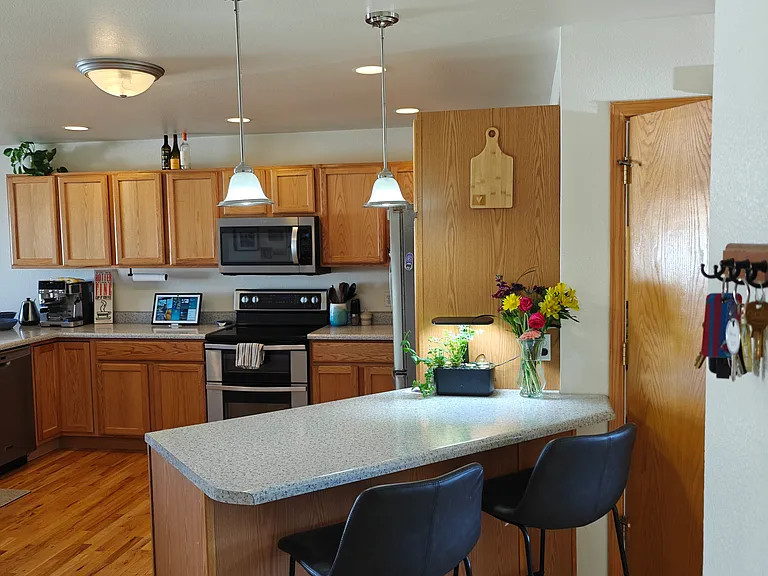 1429 Thaxton Ct — Photo 4
