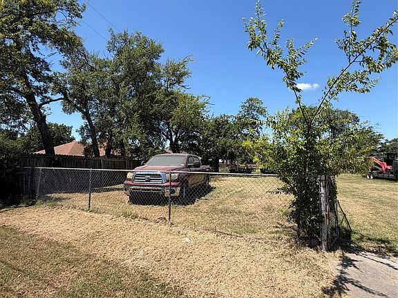 3rd image of 609 7th St