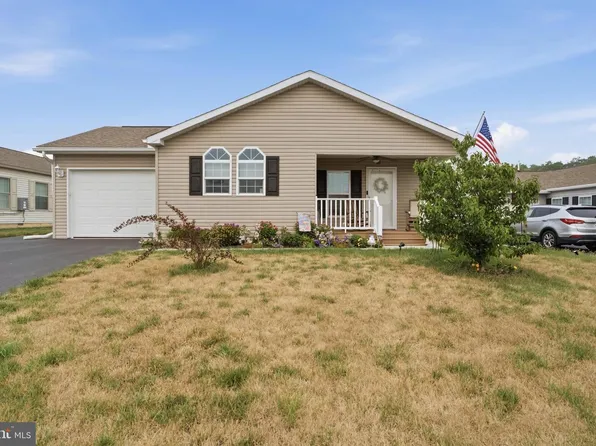 105 Glenridge Dr, Carlisle, PA 17015