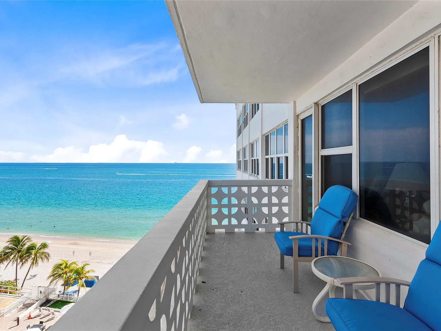 2 bed, 2.0 bath, 1190 sqft, $4,500 — Photo 2