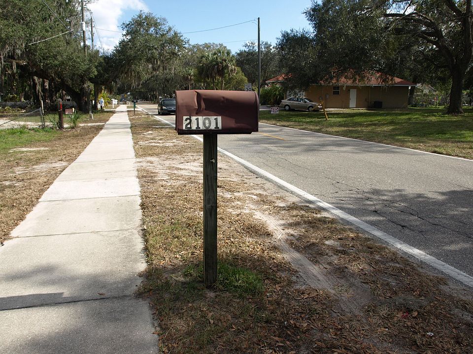 2nd image of 2101 30th Ave E