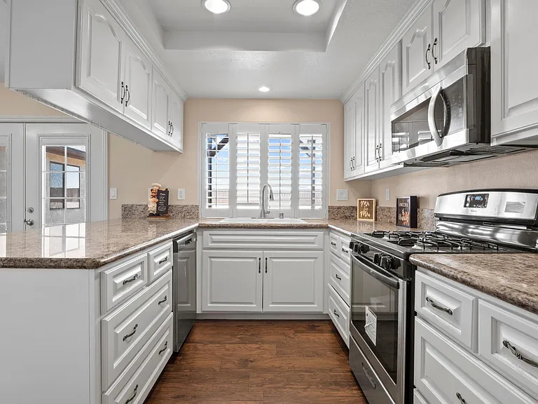 3843 Castala Dr — Photo 4