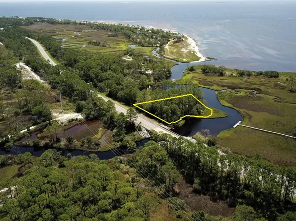 2960 Creek Side Dr, Carrabelle, FL 32322
