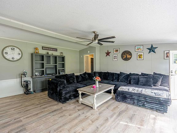 2nd image of 122 Sunrise Dr