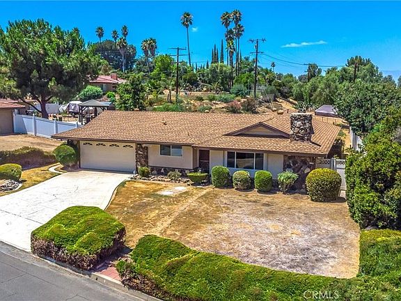 3rd image of 20443 College Blvd
