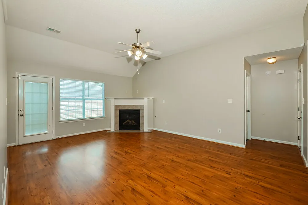3 bed, 2.0 bath, 1546 sqft, $1,945 — Photo 4
