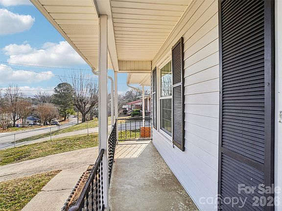 5th image of 23 Starmount Dr