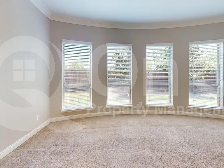 901 Colby Dr — Photo 12