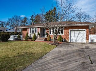 2 Fisher Rd, Commack, NY 11725