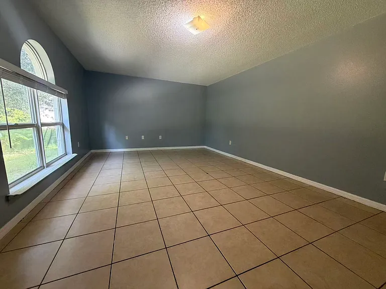 329 Chelmsford Ct — Photo 8
