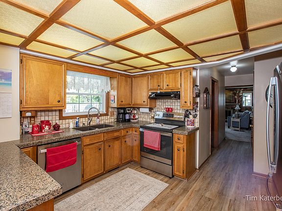 2nd image of 3652 Chickasaw Ct SW