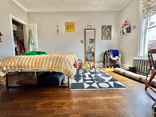 Rented by Outlive | media 9