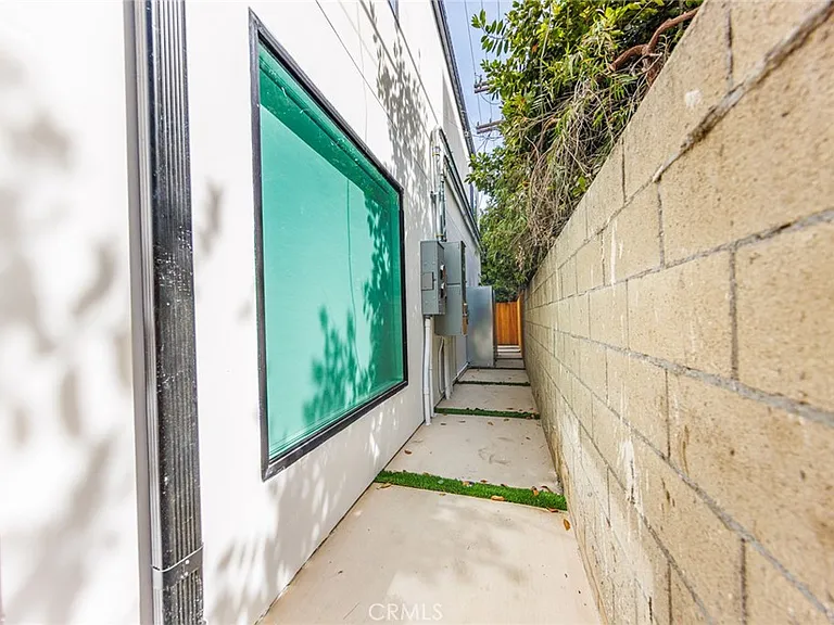 1065 S Corning St #C — Photo 4