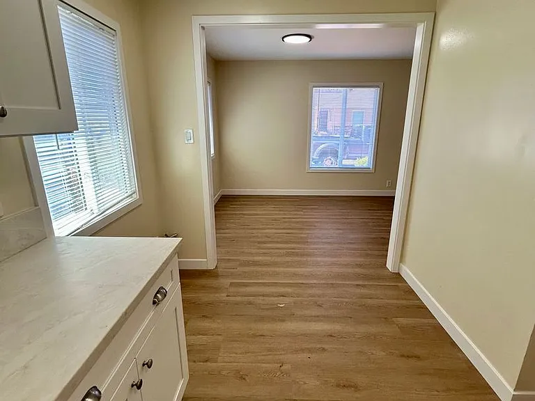 1254 Lillian Ave — Photo 6