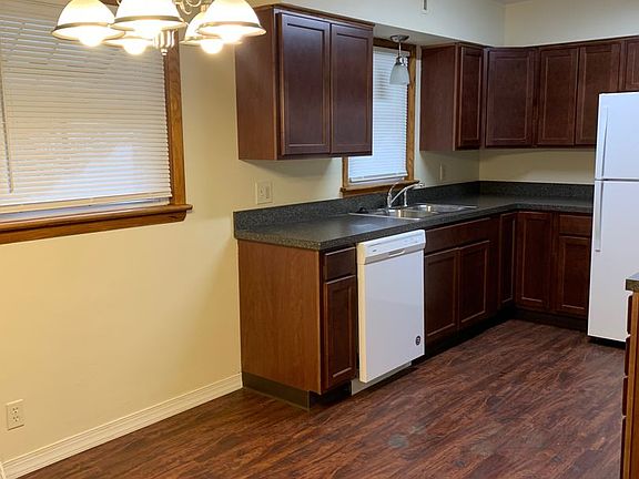 5th image of 1001 Logan Ave