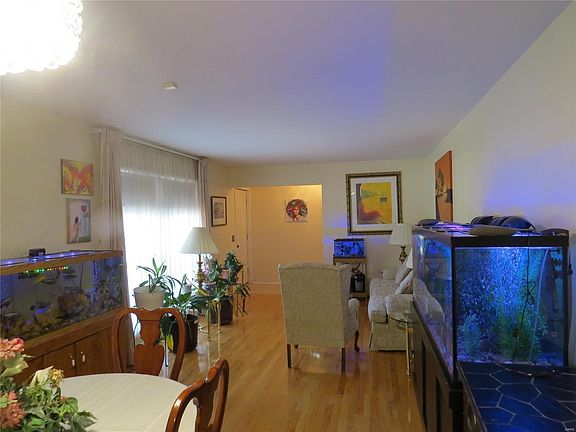 3rd image of 3830 Woodcrest Dr