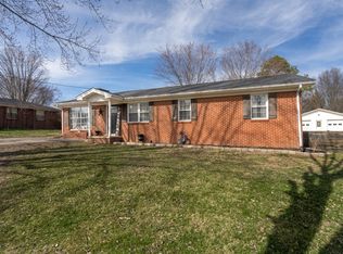 825 Sue Dr, Red Boiling Springs, TN 37150