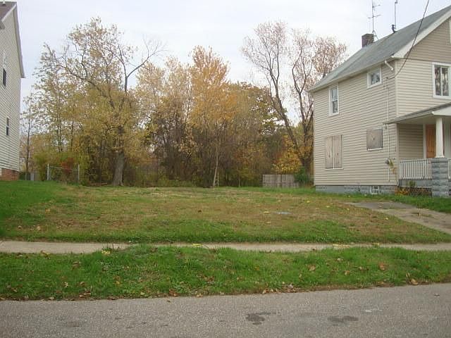 2nd image of 4075 E 108th St