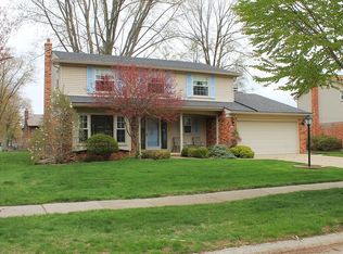 15664 Stonehouse Cir, Livonia, MI 48154