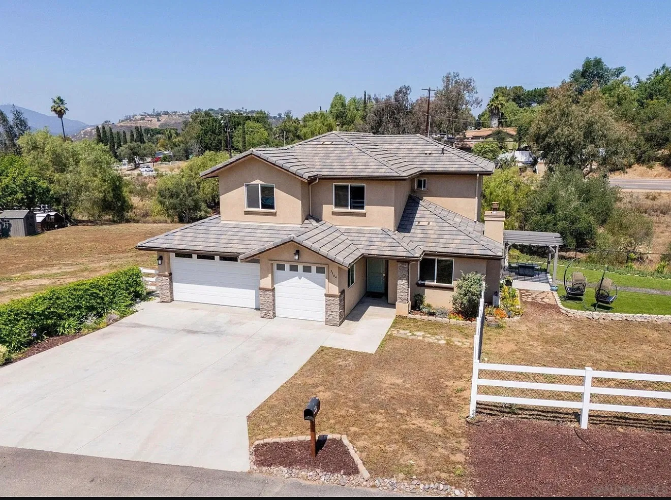 4 bed, 3.5 bath, 2417 sqft, $5,000 — Photo 1