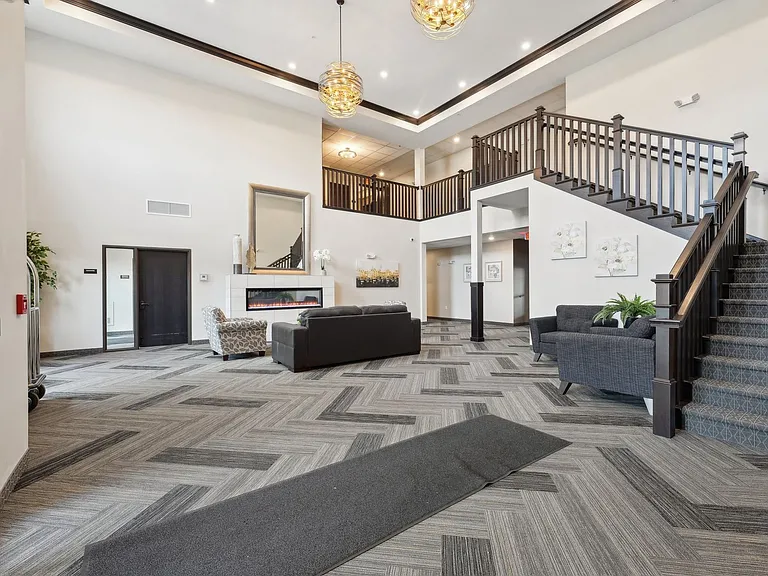 415 Hickory Dr — Photo 12