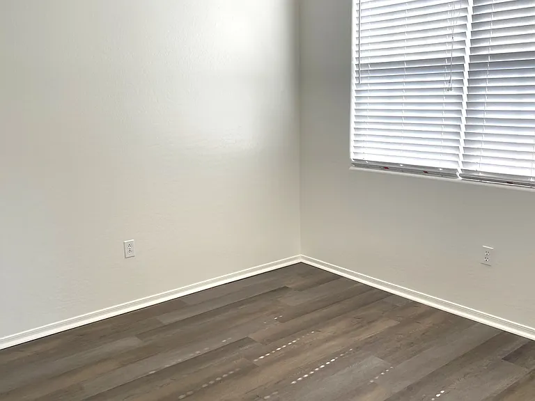 2244 E Huntington Dr — Photo 8