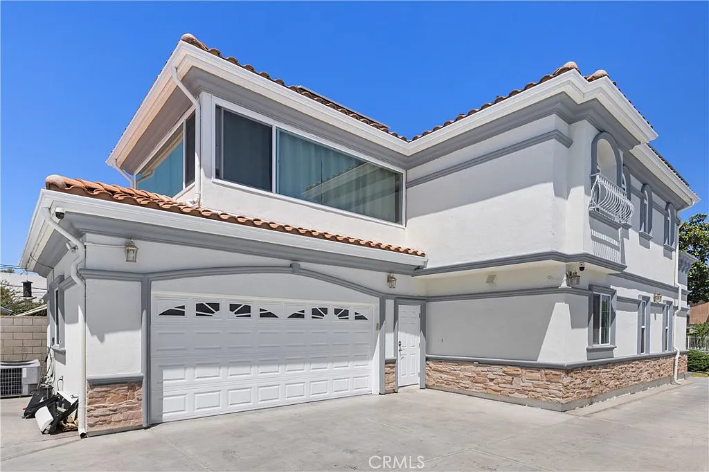 4 bed, 2300 sqft, $4,900 — Photo 4