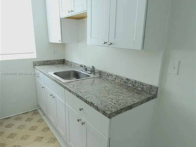 1115 Euclid Ave #11 — Photo 9