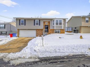 1827 Hilltop Village Ln, Imperial, MO 63052