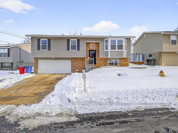 1827 Hilltop Village Ln, Imperial, MO 63052