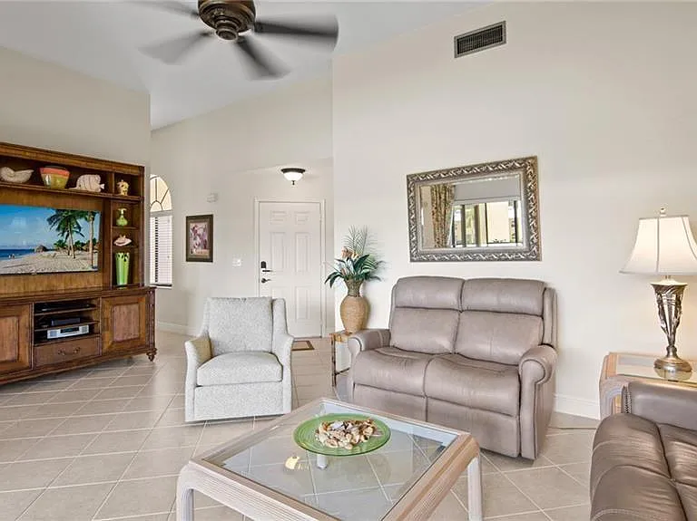 577 Beachwalk Cir #R-202 — Photo 5