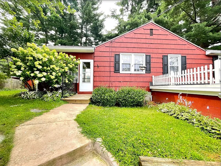 29 Pinebrook Dr — Photo 2