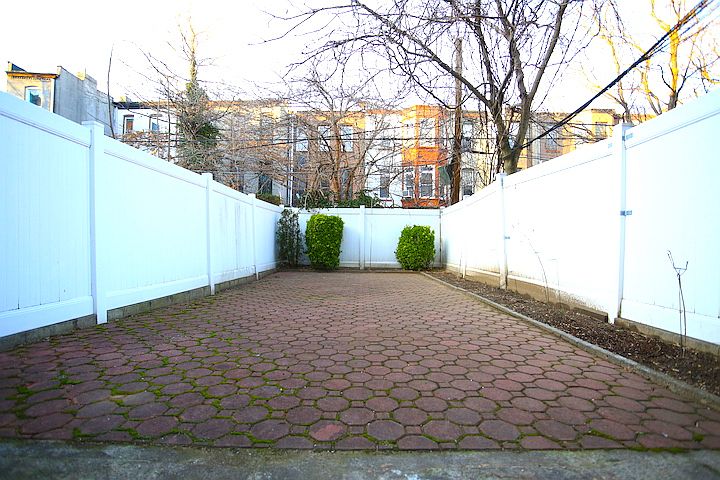 1st image of 485A Hancock St APT 1