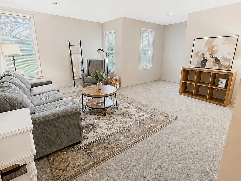220 N Jefferson St — Photo 1