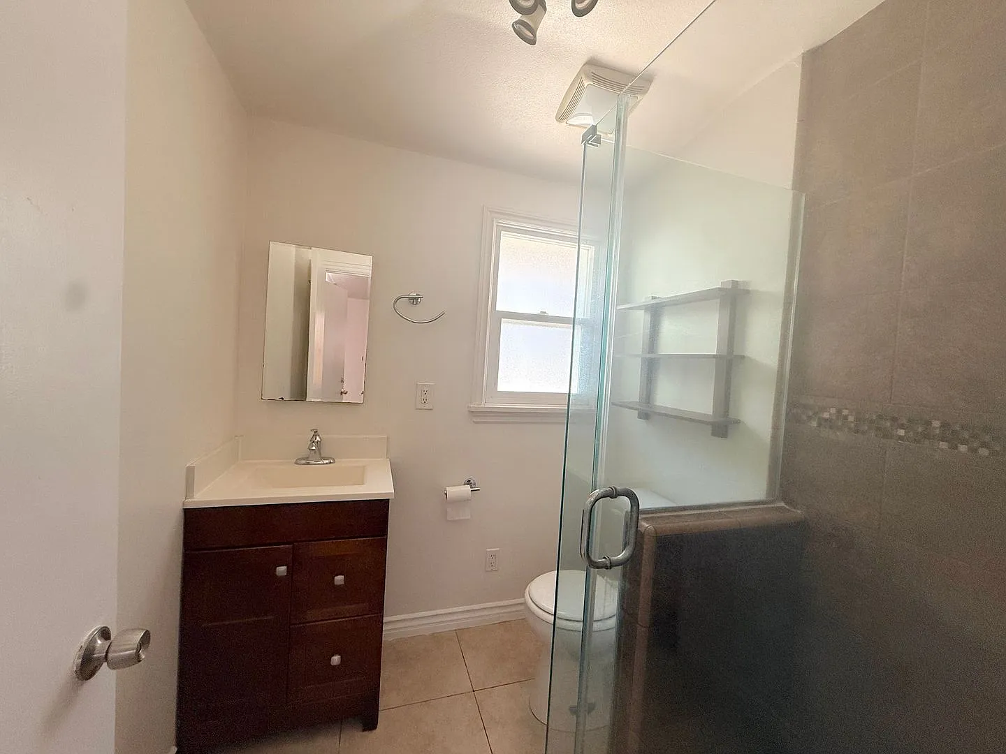 207-209 S Mission Dr — Photo 2