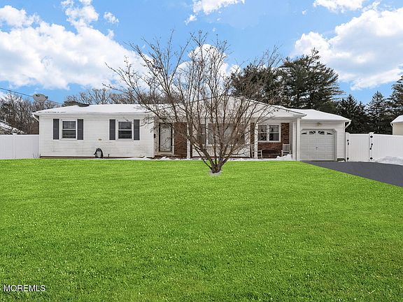 3rd image of 126 Newbury Road