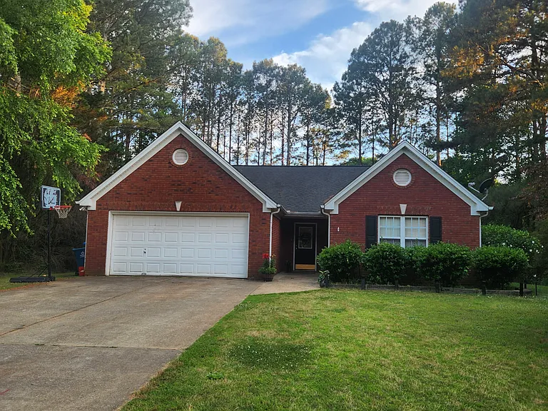 38 Addison Ln — Photo 1