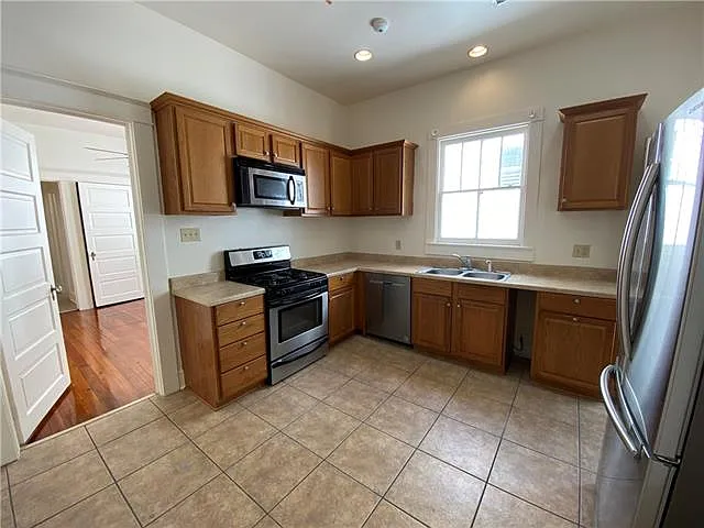 2 bed, 1.0 bath, 920 sqft, $1,700 — Photo 3