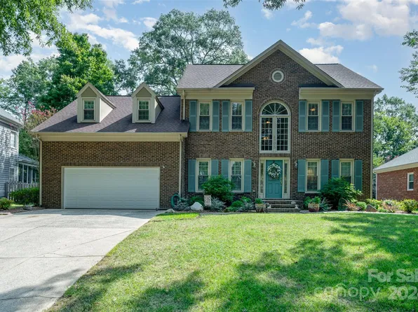 6705 Lyndonville Dr, Charlotte, NC 28277