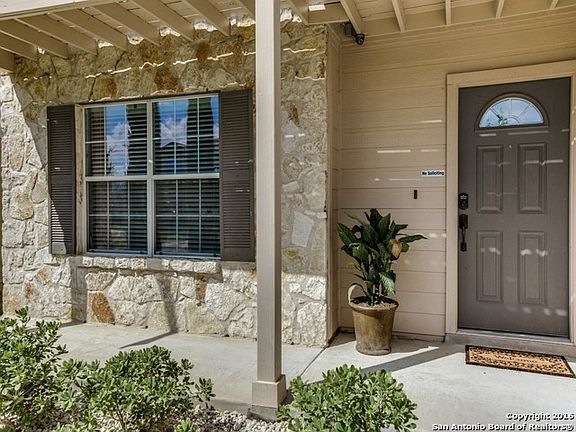 3rd image of 907 Magnolia Hl