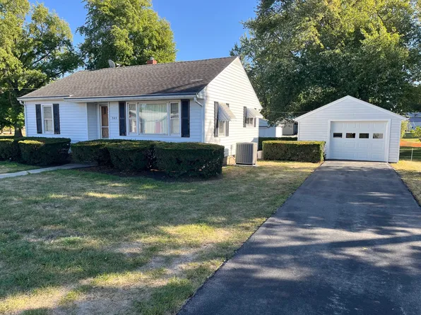 303 W Market St, Sadorus, IL 61872