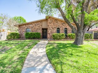 3730 Pinoak Dr, Grand Prairie, TX 75052