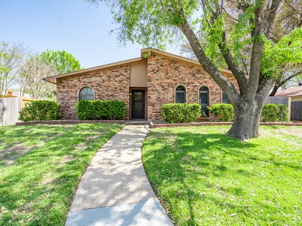 3730 Pinoak Dr, Grand Prairie, TX 75052