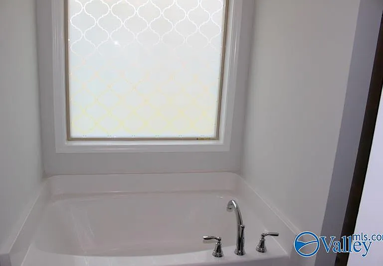 127 Saddle St — Photo 23