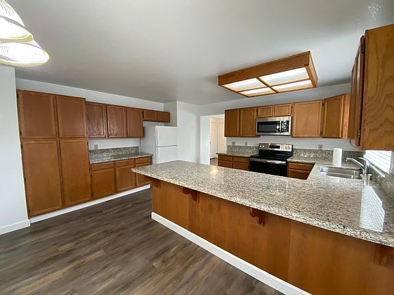 4th image of 165 Berkshire Dr
