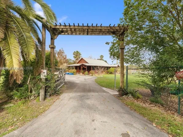 850 Old Us Highway 27, South Bay, FL 33493