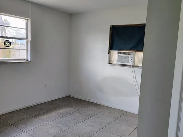 1722 Maple Dr, Fort Myers, FL 33907